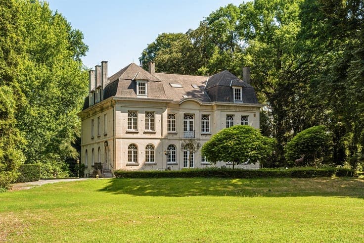 Country house / castle