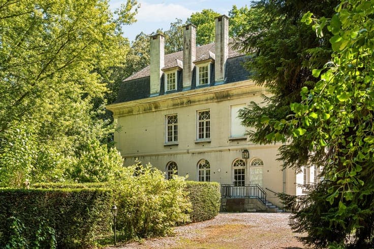 Country house / castle