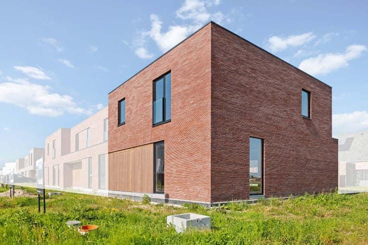 Halfopen moderne woning aan groenzone