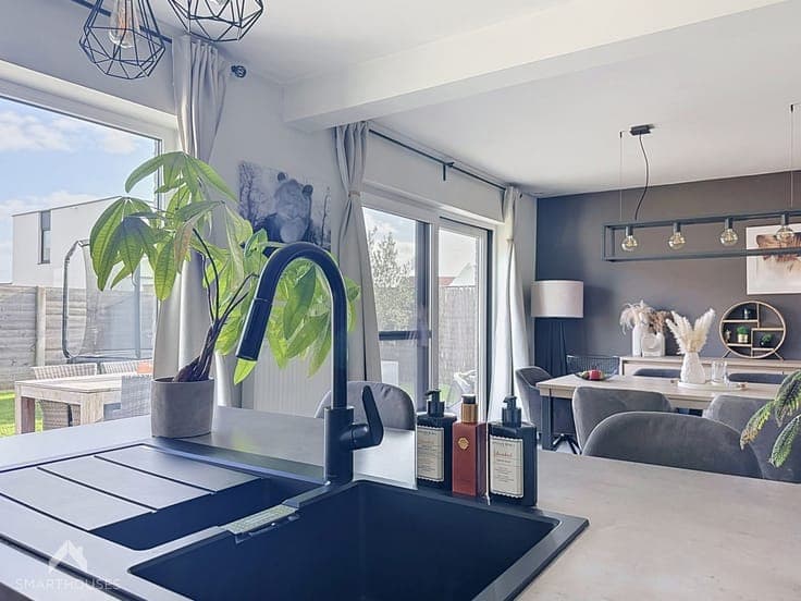Energy-efficient family home, 3 beds, garage and garden