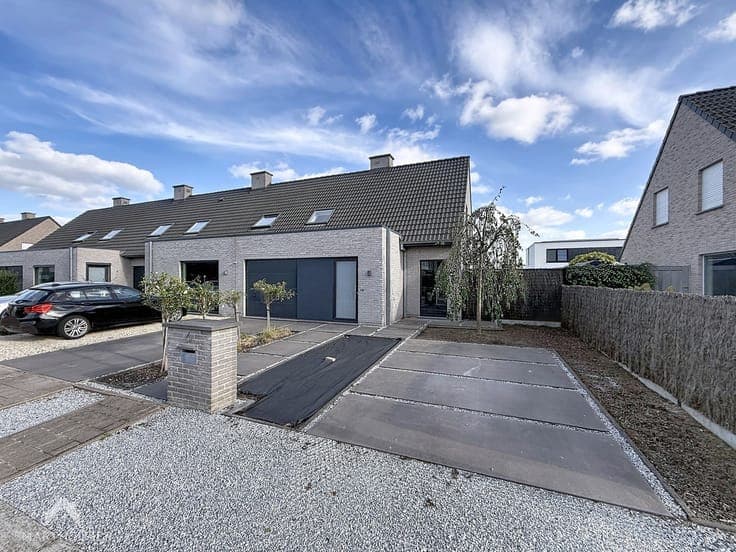 Energy-efficient family home, 3 beds, garage and garden