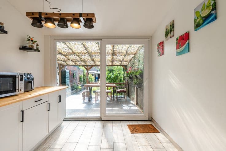 Instapklare gezinswoning met 3 slaapkamers, garage en zui...