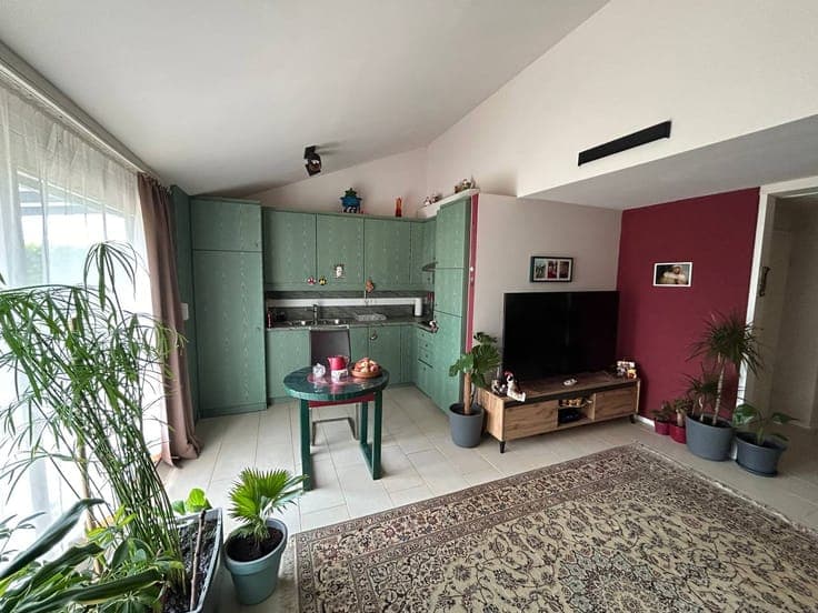 Private Sale: Peaceful Bungalow with View & Wood Stove