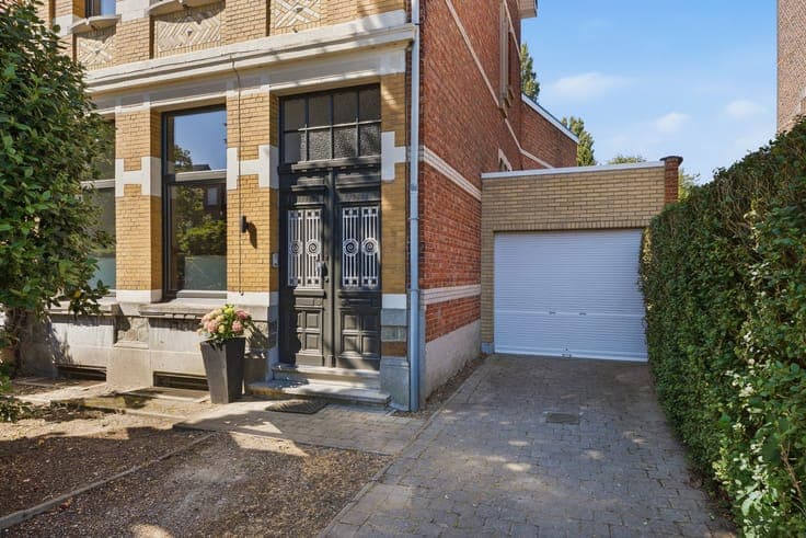 Authentic townhouse in the heart of Edegem