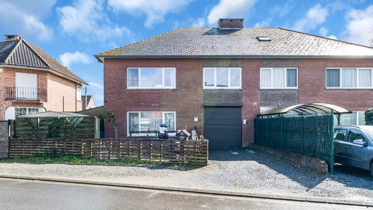 Halfopen bebouwing met 3 slaapkamers en zolder met mogeli...