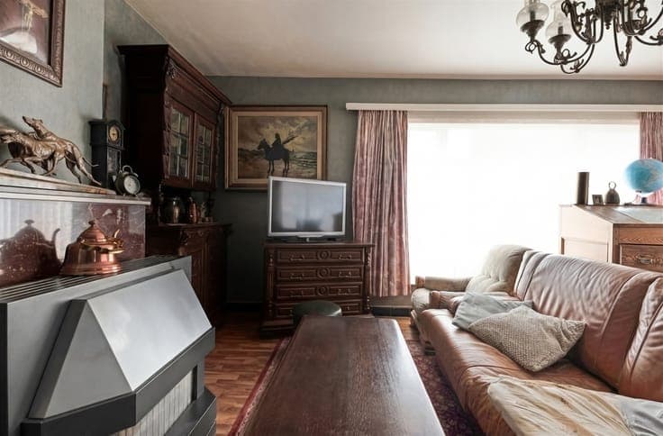 Revenue property - with 3 apartments