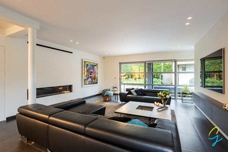 Exclusive detached house