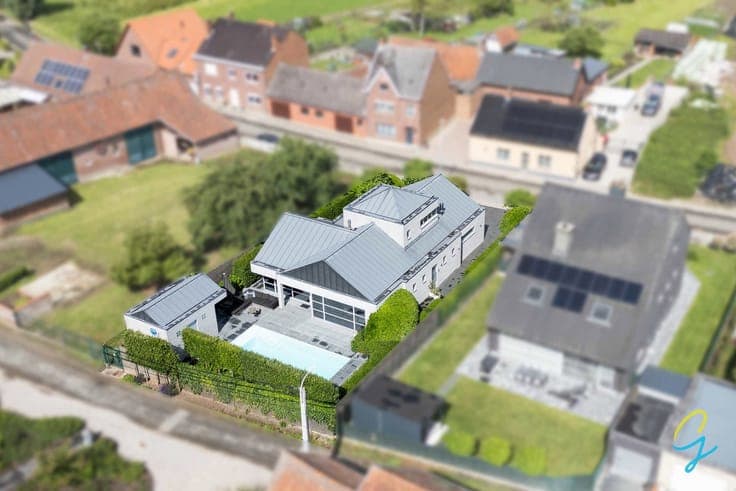 Exclusive detached house