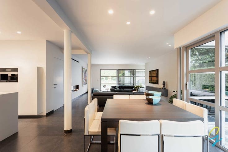 Exclusive detached house