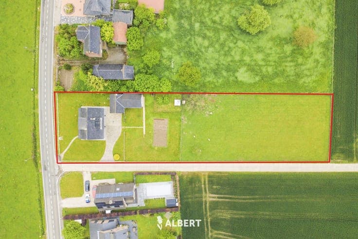 Country home with building plot and pasture