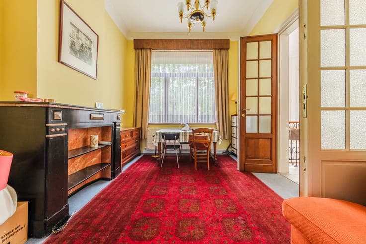 Elegant townhouse with potential for a professional practice