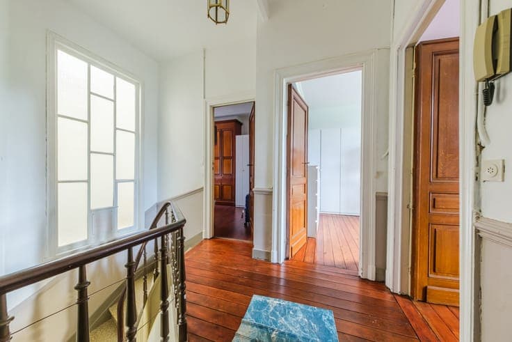 Elegant townhouse with potential for a professional practice