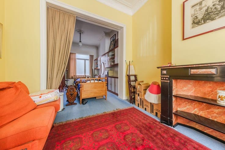 Elegant townhouse with potential for a professional practice