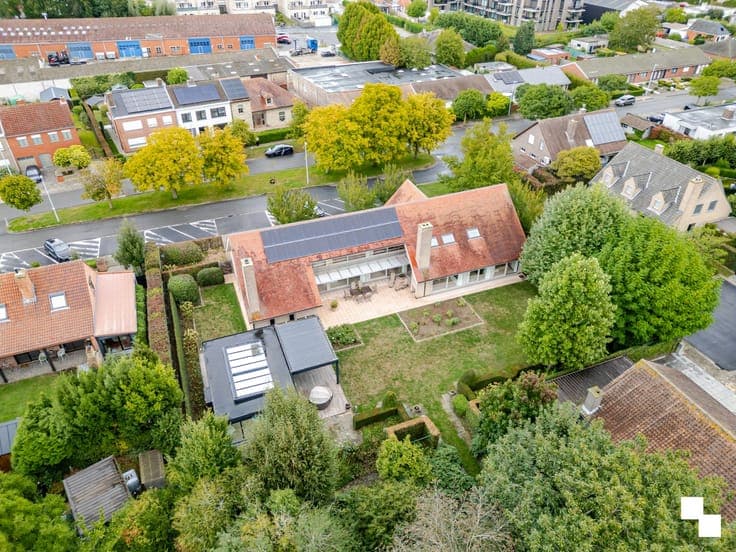 Imposante villa met fantastische tuin en poolhouse - Rumbeke