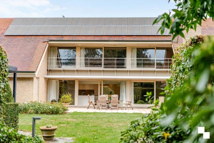 Imposante villa met fantastische tuin en poolhouse - Rumbeke