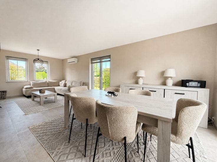 A charming, renovated 4-bedroom house!