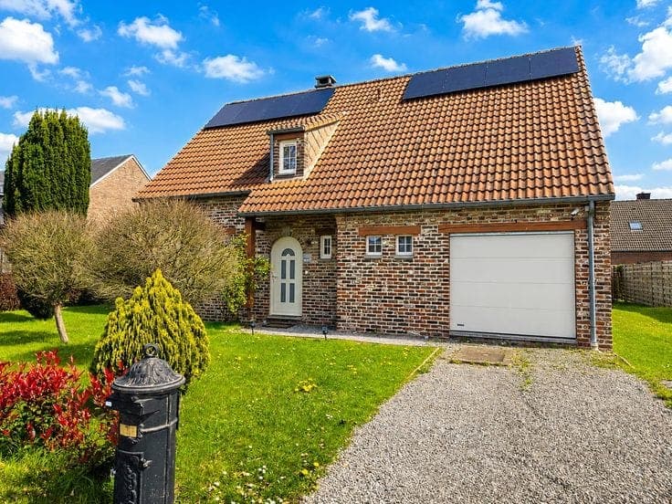 A charming, renovated 4-bedroom house!