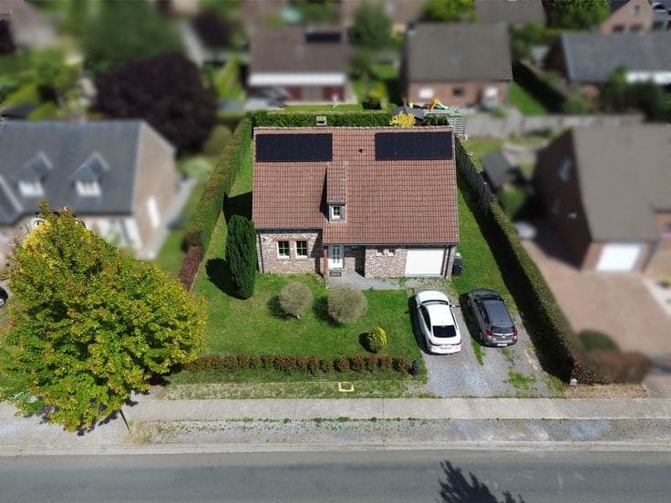 A charming, renovated 4-bedroom house!