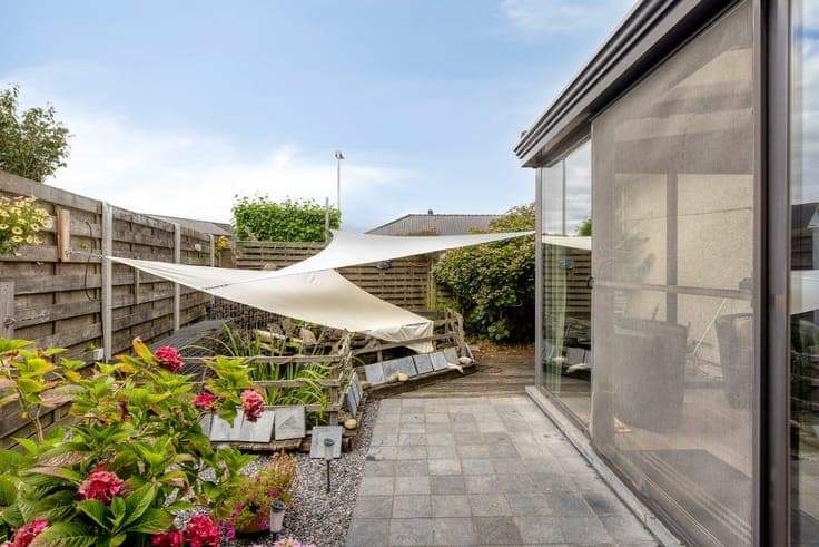 INSTAPKLARE BUNGALOW MET 3 SLPKS, GARAGE & TUIN
