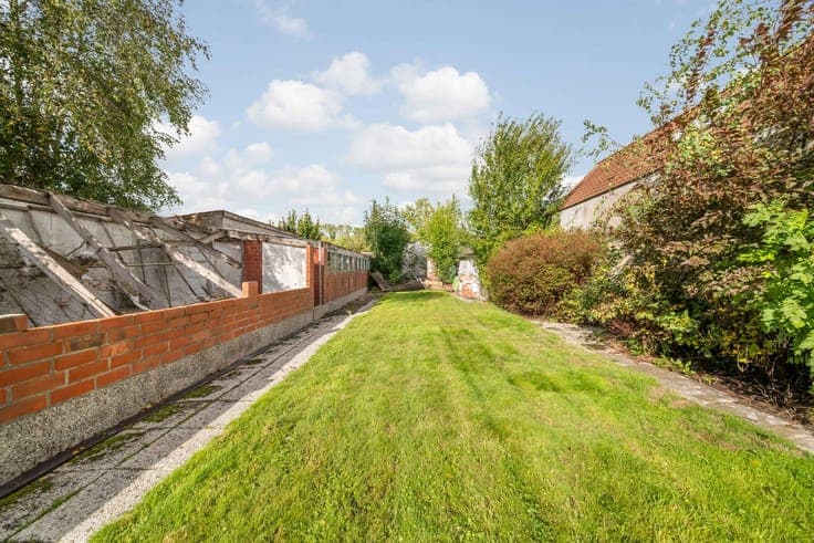 To be renovated 3-bedroom house with GARAGE, GARDEN, and 60