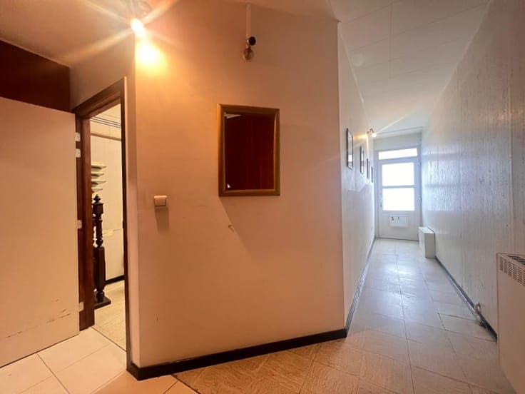 Centraal gelegen op te knappen woonhuis met inpandige gar...