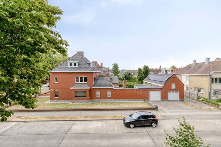 Brugge: Ruime woning met garage