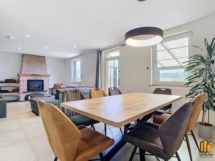 3-Bedroom Villa with Garage, Parking and Two-Level Garden