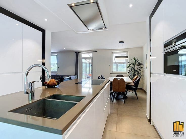 3-Bedroom Villa with Garage, Parking and Two-Level Garden