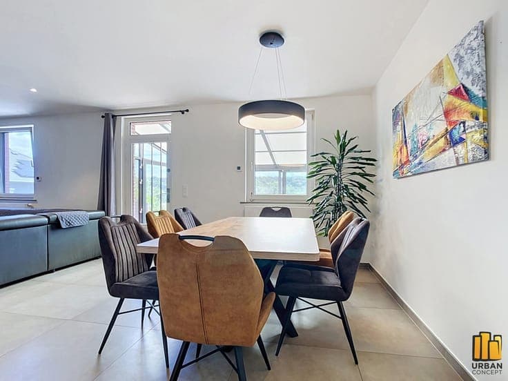 3-Bedroom Villa with Garage, Parking and Two-Level Garden
