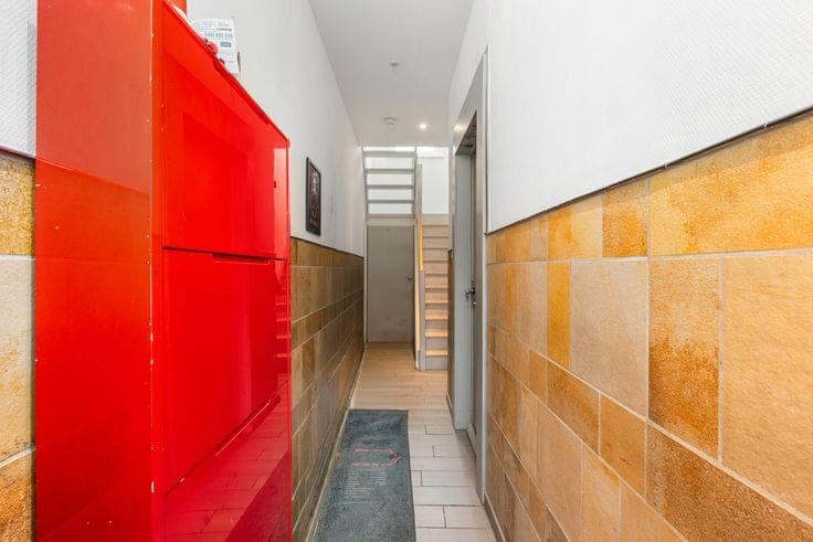 Spacious family home of 170 m² with a sunny garden near Pla…