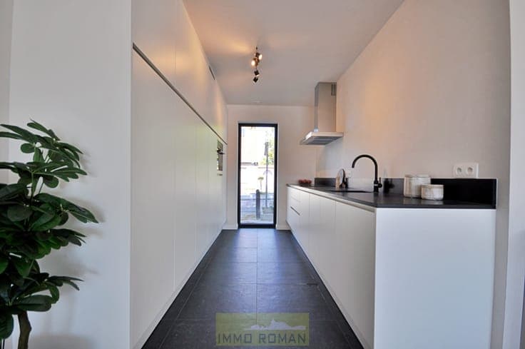 Halfopen nieuwbouwwoning met garage te Otegem!