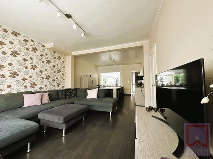 Instapklare gezinswoning met 4 slaapkamers, mooie grote t...