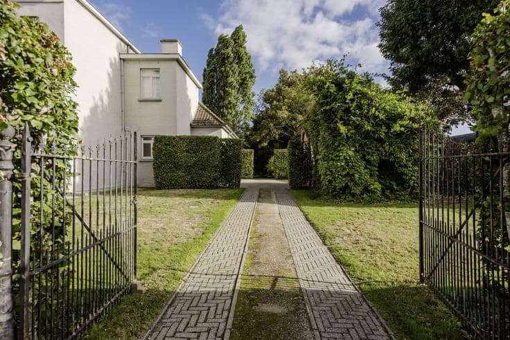 Saint Laurentius Parish Rectory in Deinze