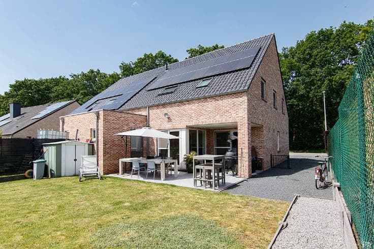 Rustig gelegen, ruime en energiezuinige woning op een per...