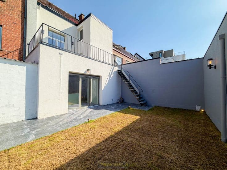 Te koop, volledig gerenoveerde woning met 5 slaapkamers e...