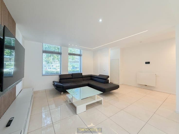 Te koop, volledig gerenoveerde woning met 5 slaapkamers e...