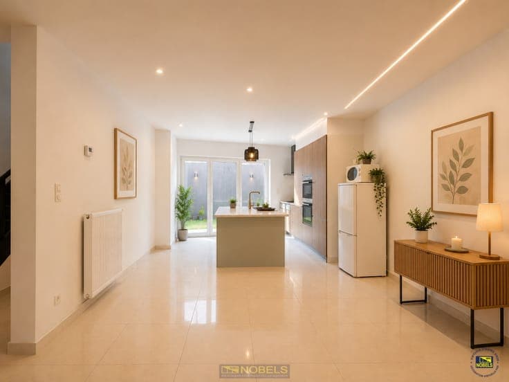 Te koop, volledig gerenoveerde woning met 5 slaapkamers e...