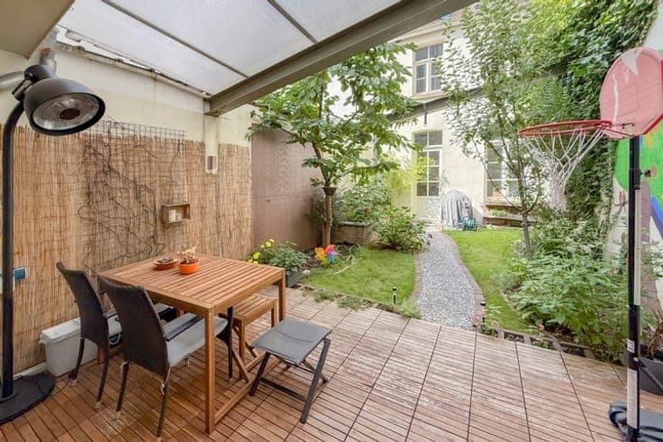 EU area, renovated house 6 BR + rear house + garage