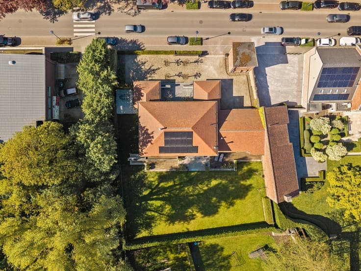 Stijlvolle villa met luxueuze afwerking en zonnige tuin !