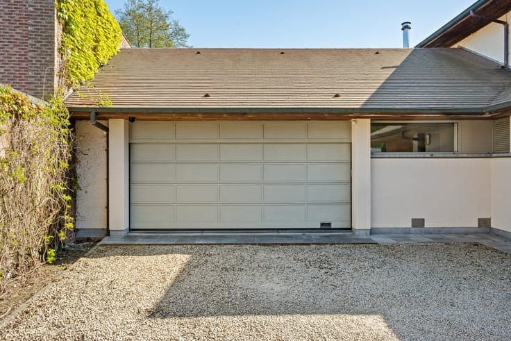 Stijlvolle villa met luxueuze afwerking en zonnige tuin !