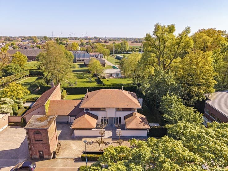 Stijlvolle villa met luxueuze afwerking en zonnige tuin !