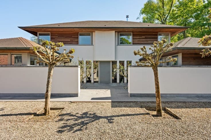 Stijlvolle villa met luxueuze afwerking en zonnige tuin !