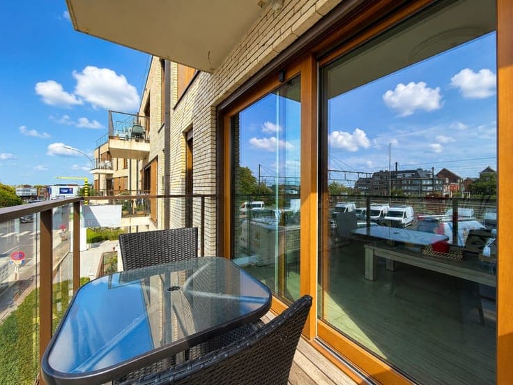 Te koop, assistentieflat met 2 slaapkamers en staanplaats...
