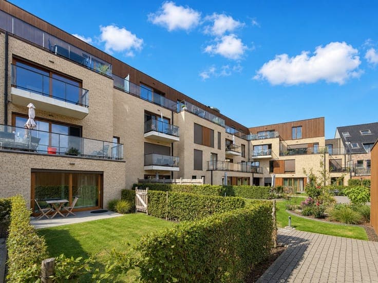 Te koop, assistentieflat met 2 slaapkamers en staanplaats...