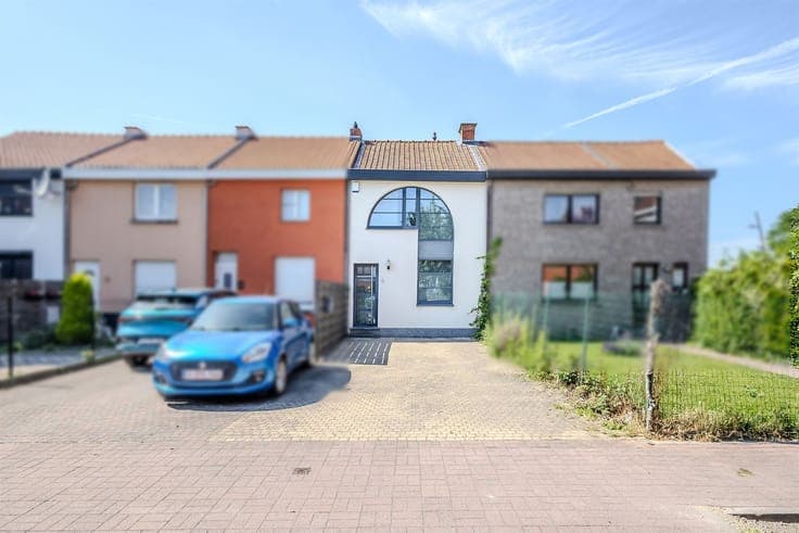 Beautifully Renovated Home at the gates of Brussels !