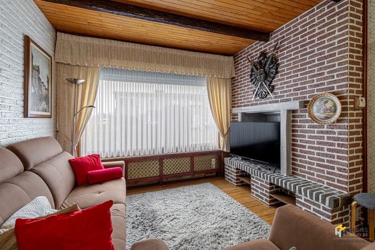 Neat house (135m²) with 3 bedrooms, 2 garages and garden (14
