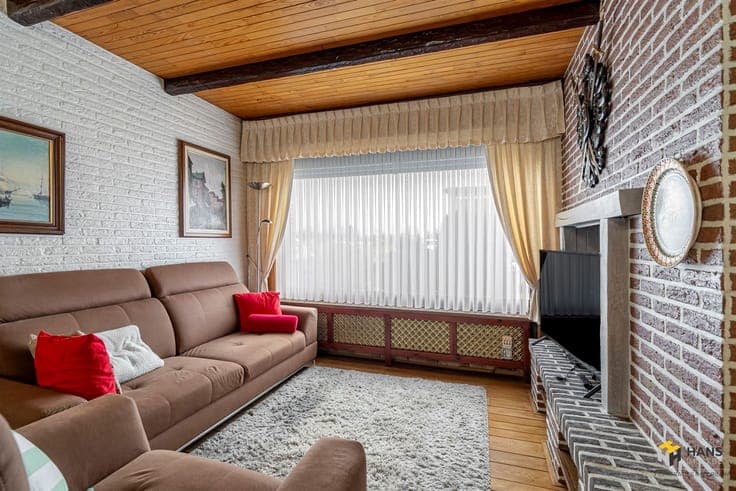 Neat house (135m²) with 3 bedrooms, 2 garages and garden (14