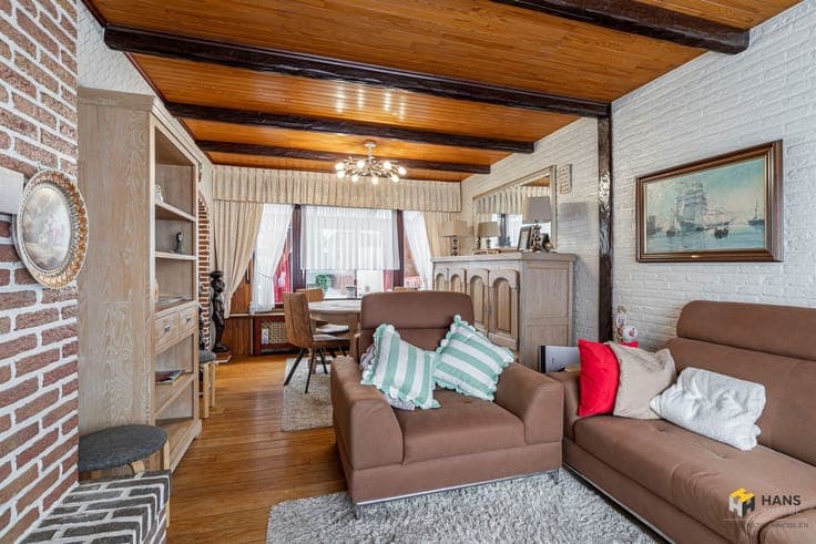 Neat house (135m²) with 3 bedrooms, 2 garages and garden (14