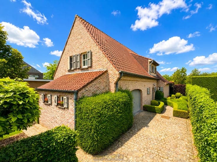 Te koop, Instapklare landelijke villa met prachtige tuin ...