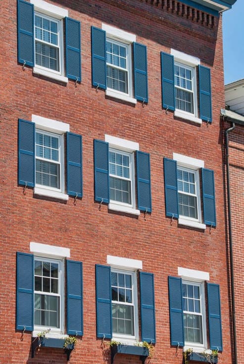 Mixed-use building 3 retail spaces and 12 apartments